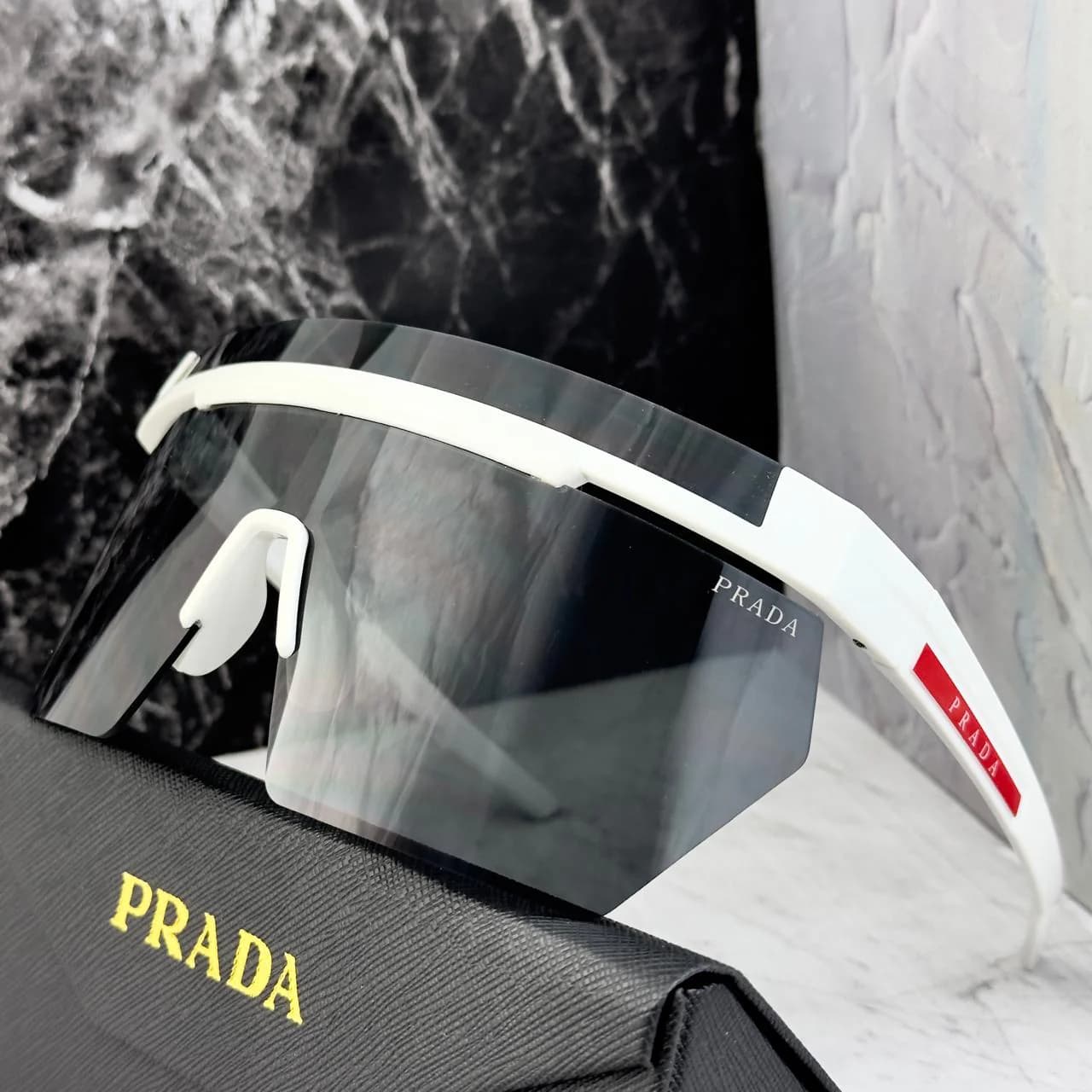 Gafas de sol de diseño PFCA4