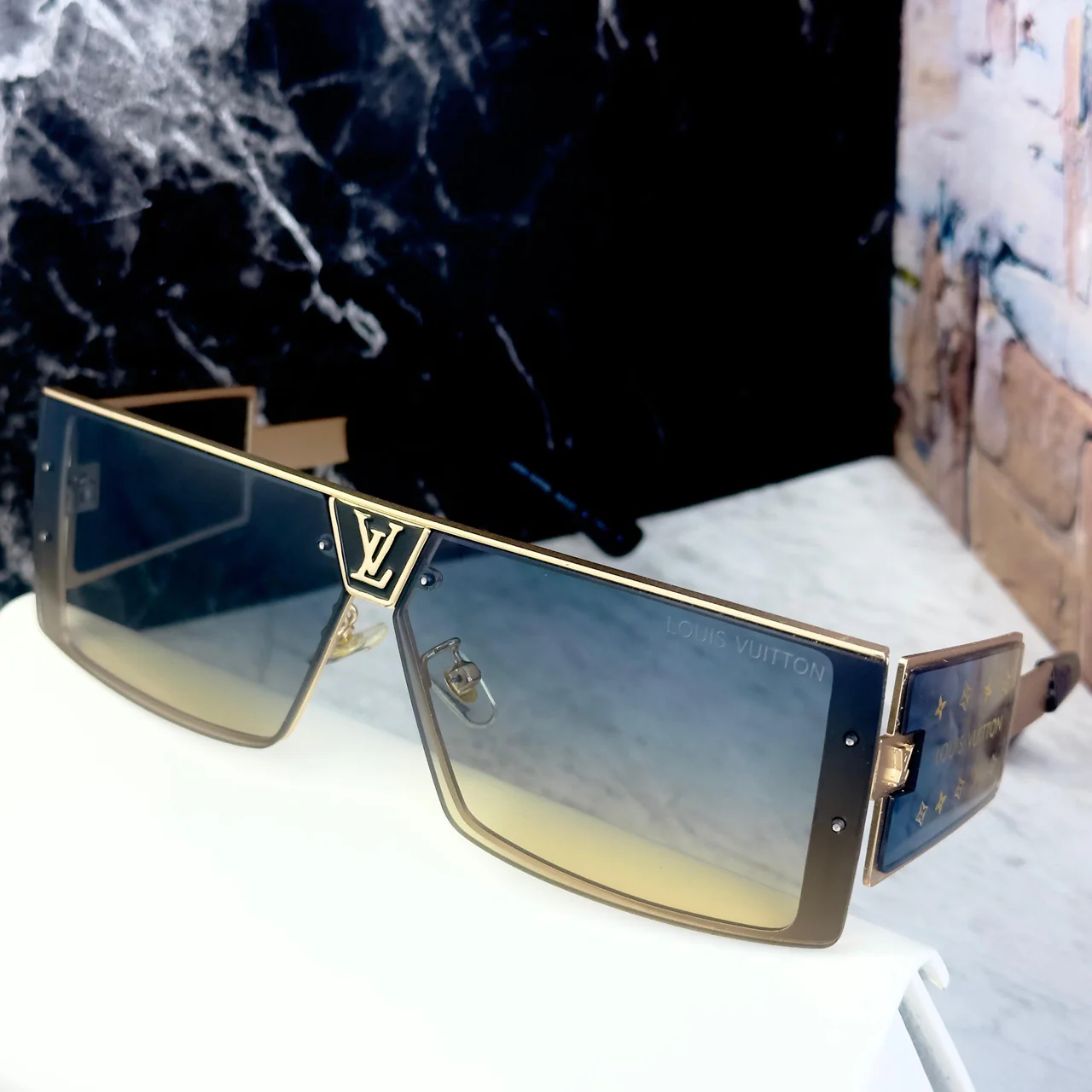 Louis Vuitton LUN01